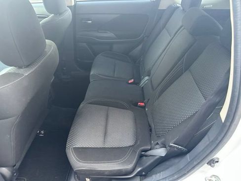 Used 2020 Mitsubishi Outlander SE AWD/4WD image 14