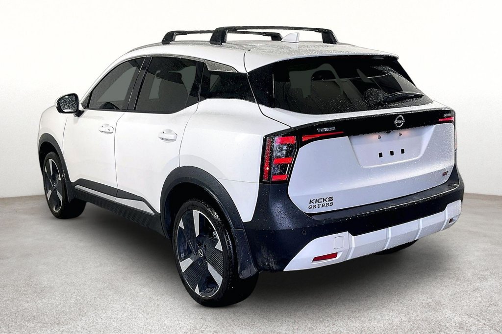 Used 2025 Nissan Kicks SR FWD image 14