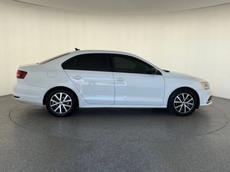 Used 2016 Volkswagen Jetta SE FWD video 2