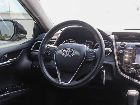 Used 2018 Toyota Camry LE FWD image 16