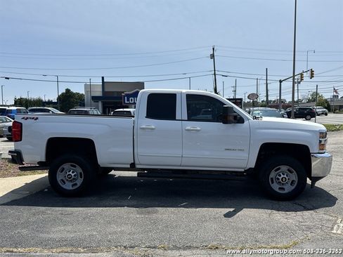 Used 2019 Chevrolet Silverado 2500 LT AWD/4WD image 4