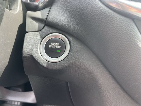 Used 2024 Chevrolet Equinox LT w/ LPO, Floor Liner Package FWD image 16