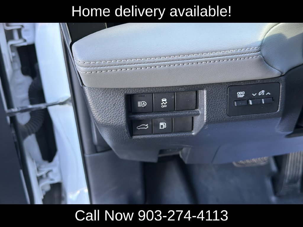 Used 2020 Toyota Avalon XLE w/ Moonroof Package FWD image 15