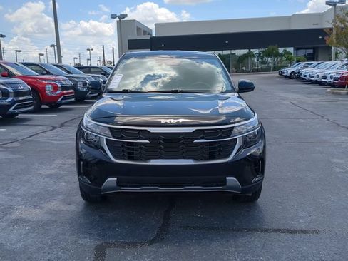 Used 2024 Kia Seltos LX AWD/4WD image 3