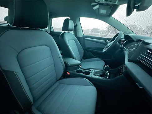 Used 2025 Volkswagen Jetta SE FWD image 30