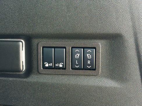 Used 2024 Chevrolet Suburban Z71 w/ Luxury Package image 14