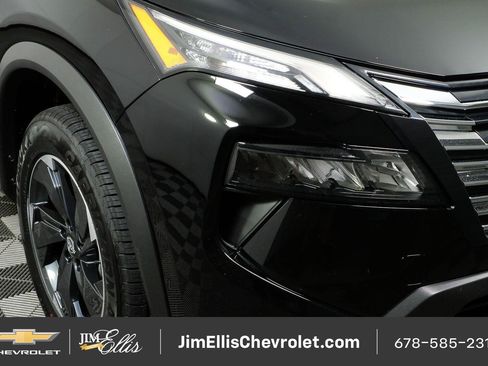 Used 2025 Nissan Rogue SV AWD/4WD image 35