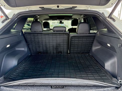 Used 2025 Volkswagen Atlas Cross Sport SE w/ Panoramic Sunroof Package image 35