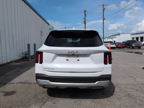 Used 2025 Kia Sorento LX FWD image 7
