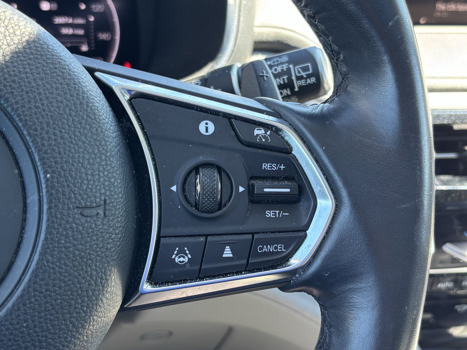Used 2024 Acura MDX w/ Technology Package FWD image 22