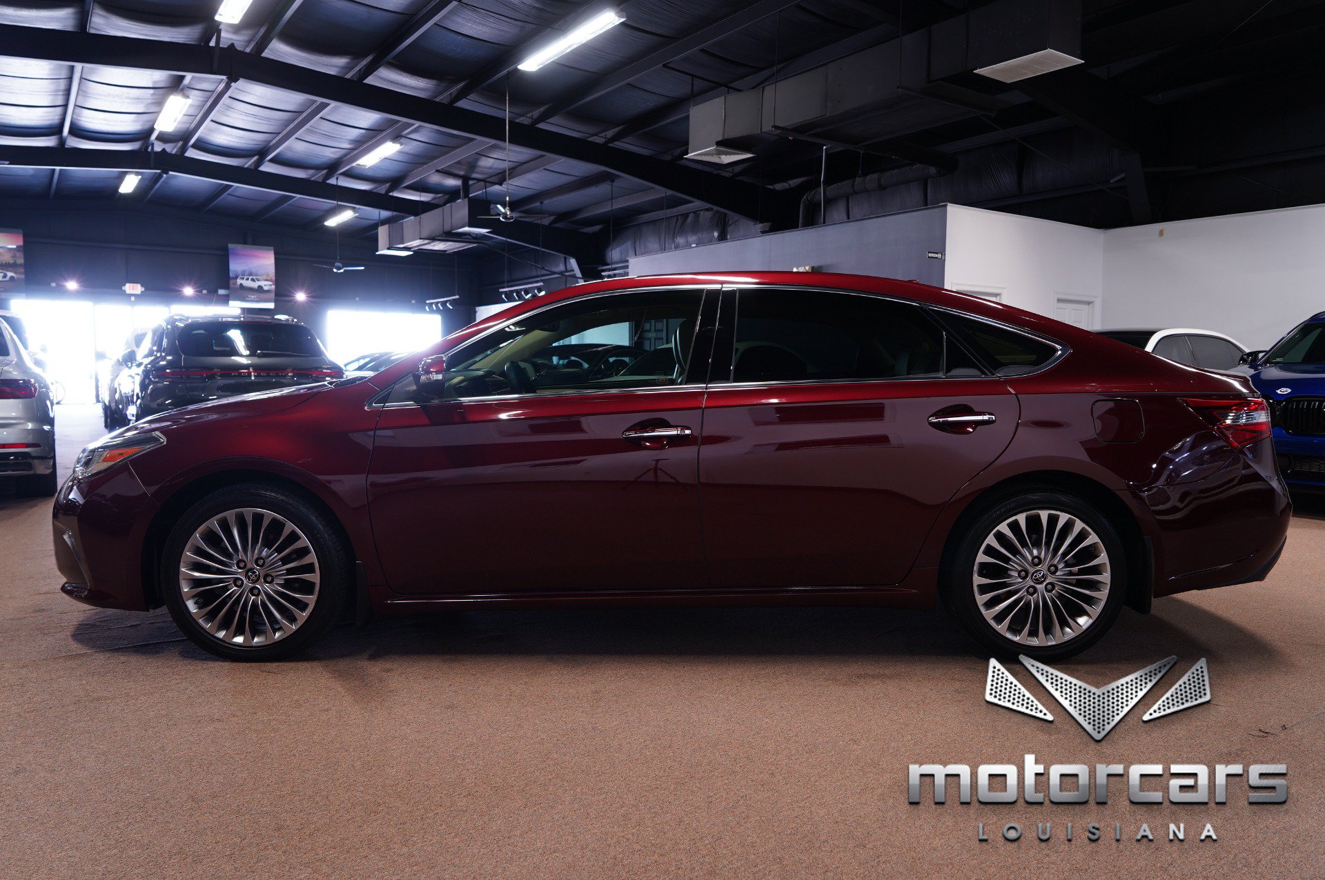 Used 2016 Toyota Avalon Limited w/ Toyota Safety Sense Package FWD image 4