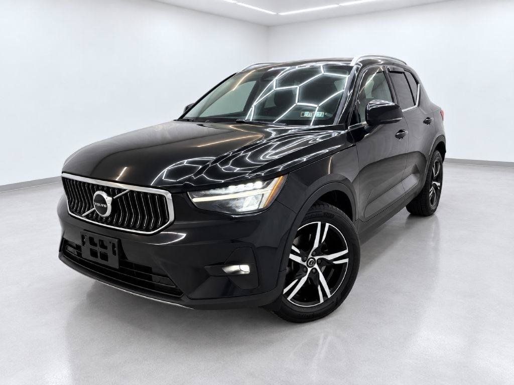 Used 2023 Volvo XC40 B5 Plus AWD/4WD image 7