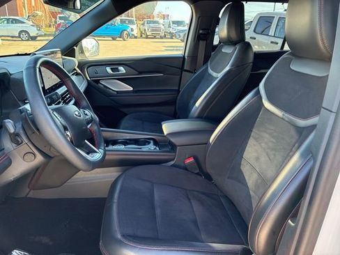 Used 2025 Ford Explorer ST image 10