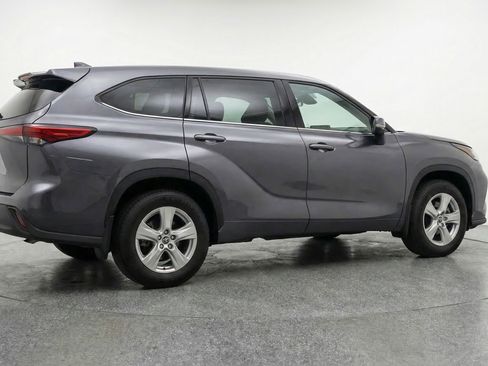 Used 2025 Toyota Highlander LE image 9