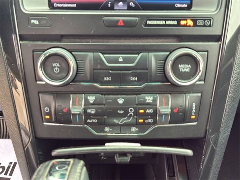 Used 2016 Ford Explorer XLT w/ Equipment Group 202A image 31