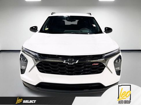Used 2025 Chevrolet Trax RS w/ Driver Confidence Package FWD image 2