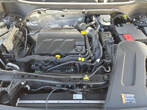 Used 2025 Chevrolet Trax LT FWD image 31