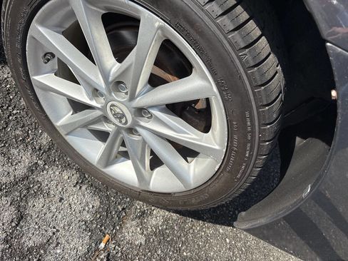 Used 2012 Toyota Prius V Five image 5