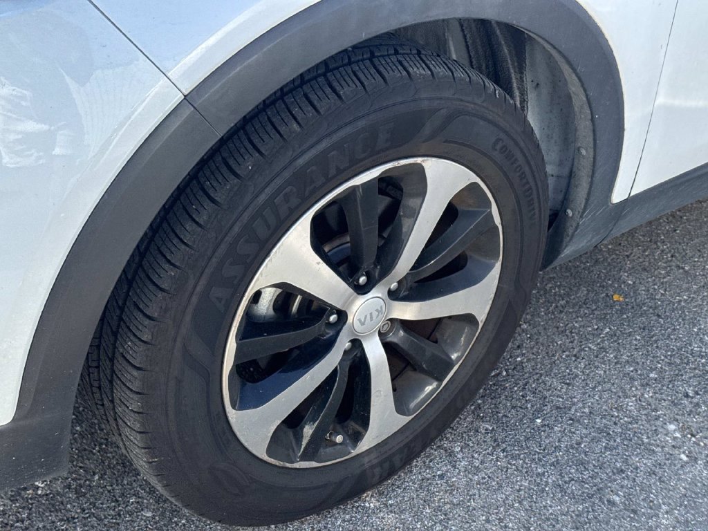 Used 2017 Kia Sorento EX w/ EX Premium Package FWD image 8