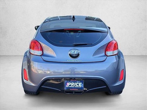 Used 2017 Hyundai Veloster Value Edition FWD image 7