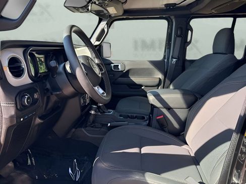 Used 2025 Jeep Wrangler Unlimited Sahara w/ Safety Group AWD/4WD image 9