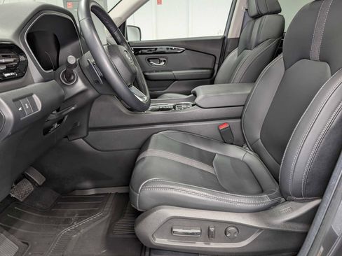 Certified 2025 Honda Pilot Touring image 4