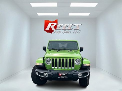 Used 2018 Jeep Wrangler Unlimited Sahara w/ Uconnect 4C Nav & Sound Group AWD/4WD image 2