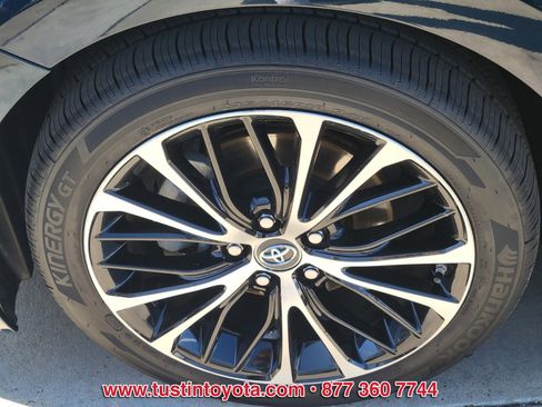 Certified 2018 Toyota Camry SE image 8