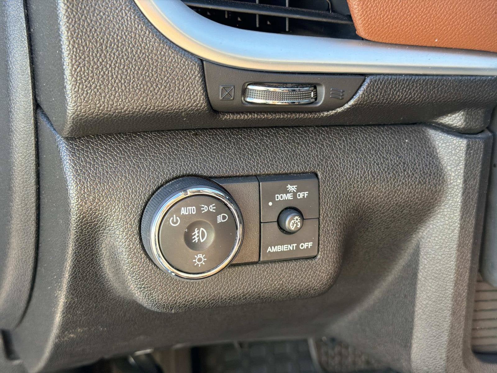 Used 2017 Chevrolet Traverse Premier FWD image 11