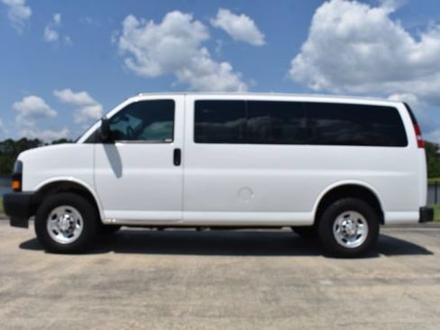 Used 2024 Chevrolet Express 3500 LS RWD image 7