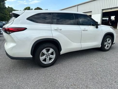 Used 2020 Toyota Highlander L FWD image 5