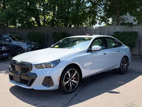 Used 2025 BMW 530i xDrive w/ M Sport Package AWD/4WD image 2