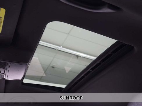 Used 2017 Volkswagen Jetta GLI image 4