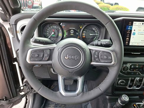 Certified 2025 Jeep Wrangler Unlimited Sahara w/ Safety Group AWD/4WD image 18