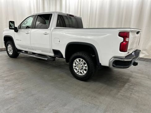 Used 2023 Chevrolet Silverado 2500 LT w/ Convenience Package AWD/4WD image 3