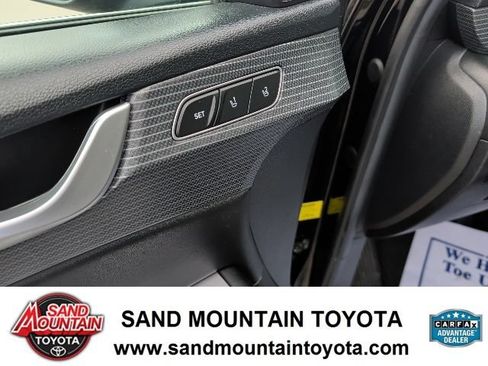 Used 2025 Hyundai Palisade Limited FWD image 15