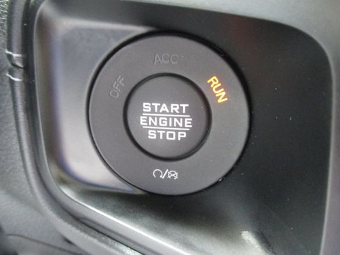 Used 2025 Jeep Wrangler Unlimited Sahara AWD/4WD image 21