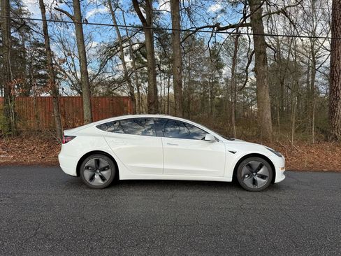 Used 2018 Tesla Model 3 Mid Range RWD image 11