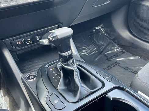 Used 2025 Kia K4 LXS image 42