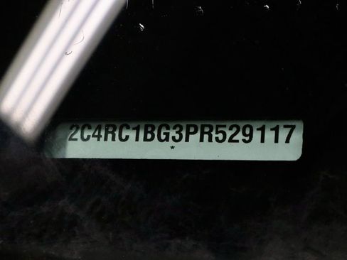 Used 2023 Chrysler Pacifica Touring-L FWD image 33