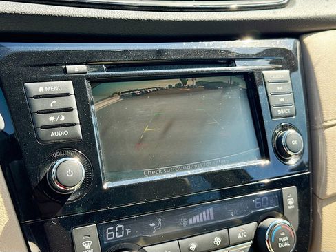 Used 2018 Nissan Rogue SV FWD image 13