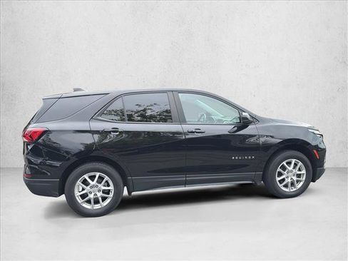 Used 2023 Chevrolet Equinox LS w/ LS Convenience Package AWD/4WD image 4
