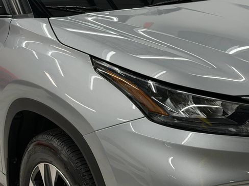 Used 2020 Toyota Highlander XLE AWD/4WD image 6