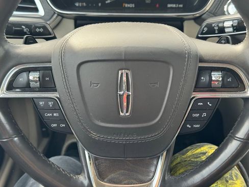 Used 2017 Lincoln Continental Select w/ Climate Package FWD image 10