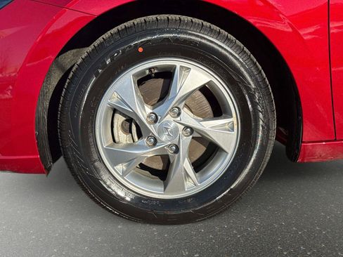 Certified 2023 Hyundai Elantra SE w/ Cargo Package image 9