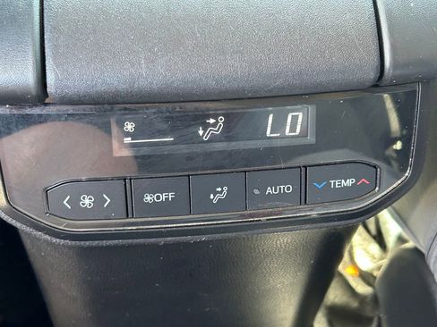 Used 2023 Toyota Highlander Bronze Edition FWD image 26