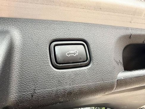 Used 2025 Hyundai Palisade SEL FWD image 16