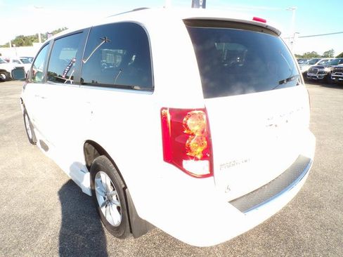 Used 2018 Dodge Grand Caravan SXT w/ Rear Park Assist Package image 3