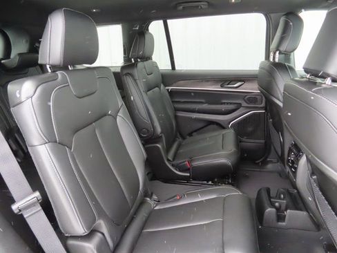 New 2026 Jeep Grand Cherokee L Limited image 30