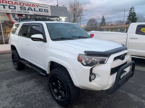 Used 2015 Toyota 4Runner SR5 image 3